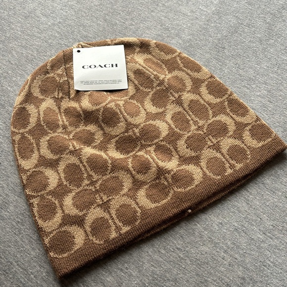 Coach signature beanie 🤎 - Picture 2 of 2